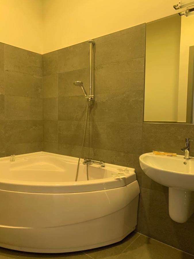 Palazzo 41 Rental Rooms San Pietro Vernotico Exteriör bild